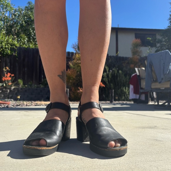 Heels - Picture 7 of 9